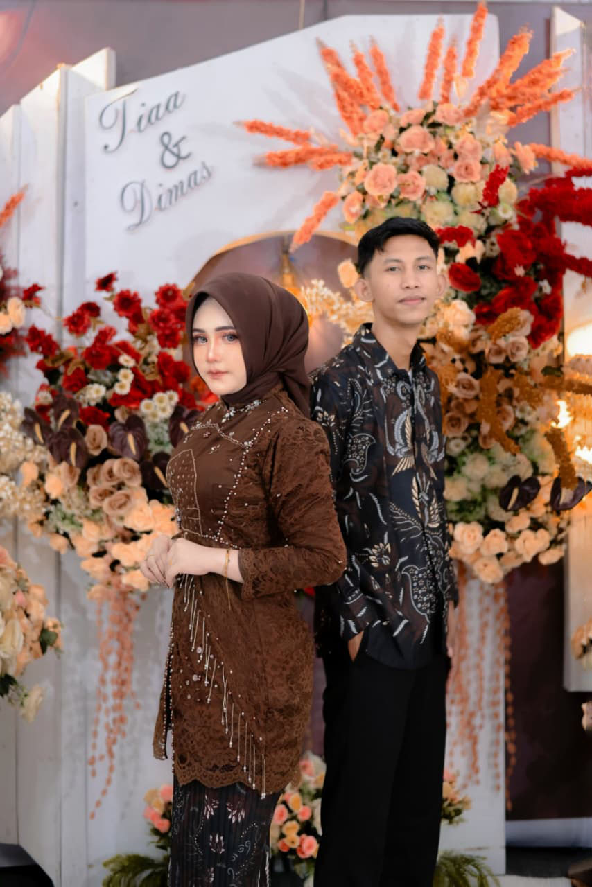 Tiaa & Dimas (3) Tiaa & Dimas (3)