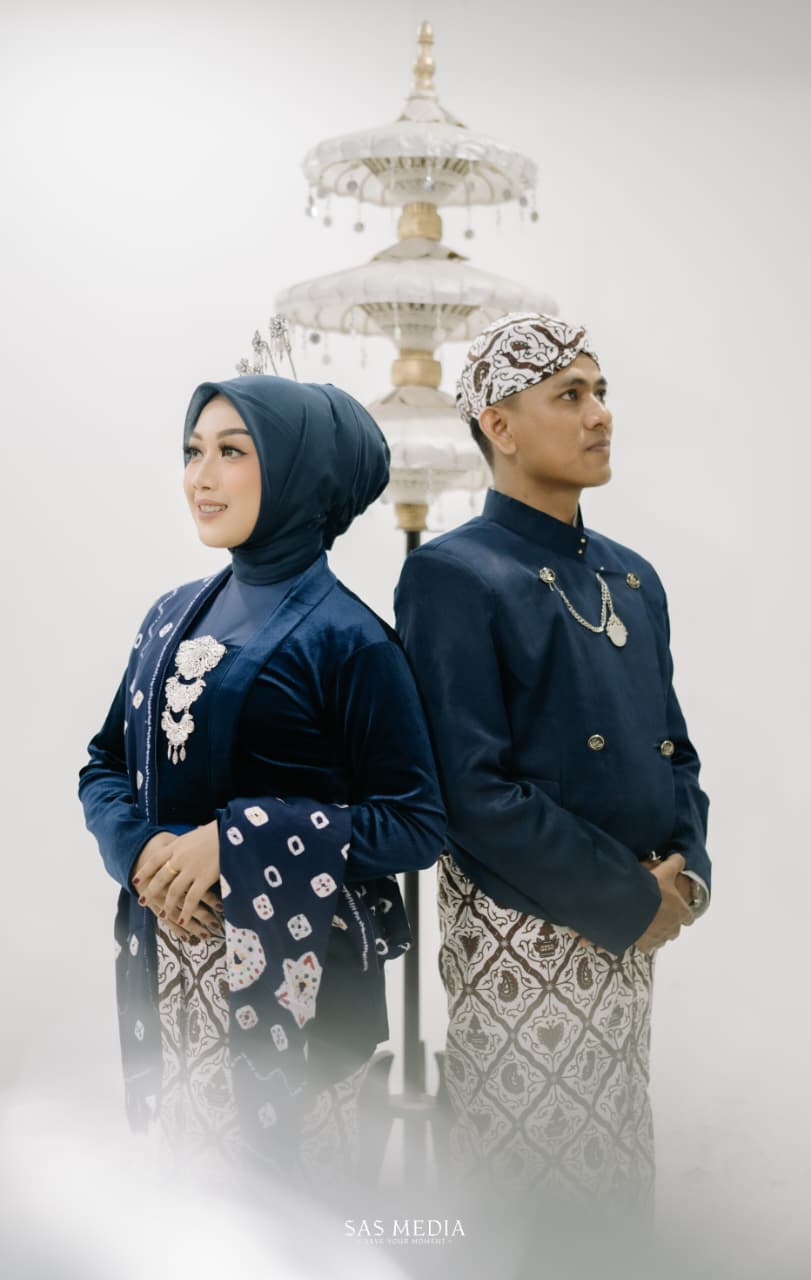 Indah & Romi (1) Indah & Romi (1)